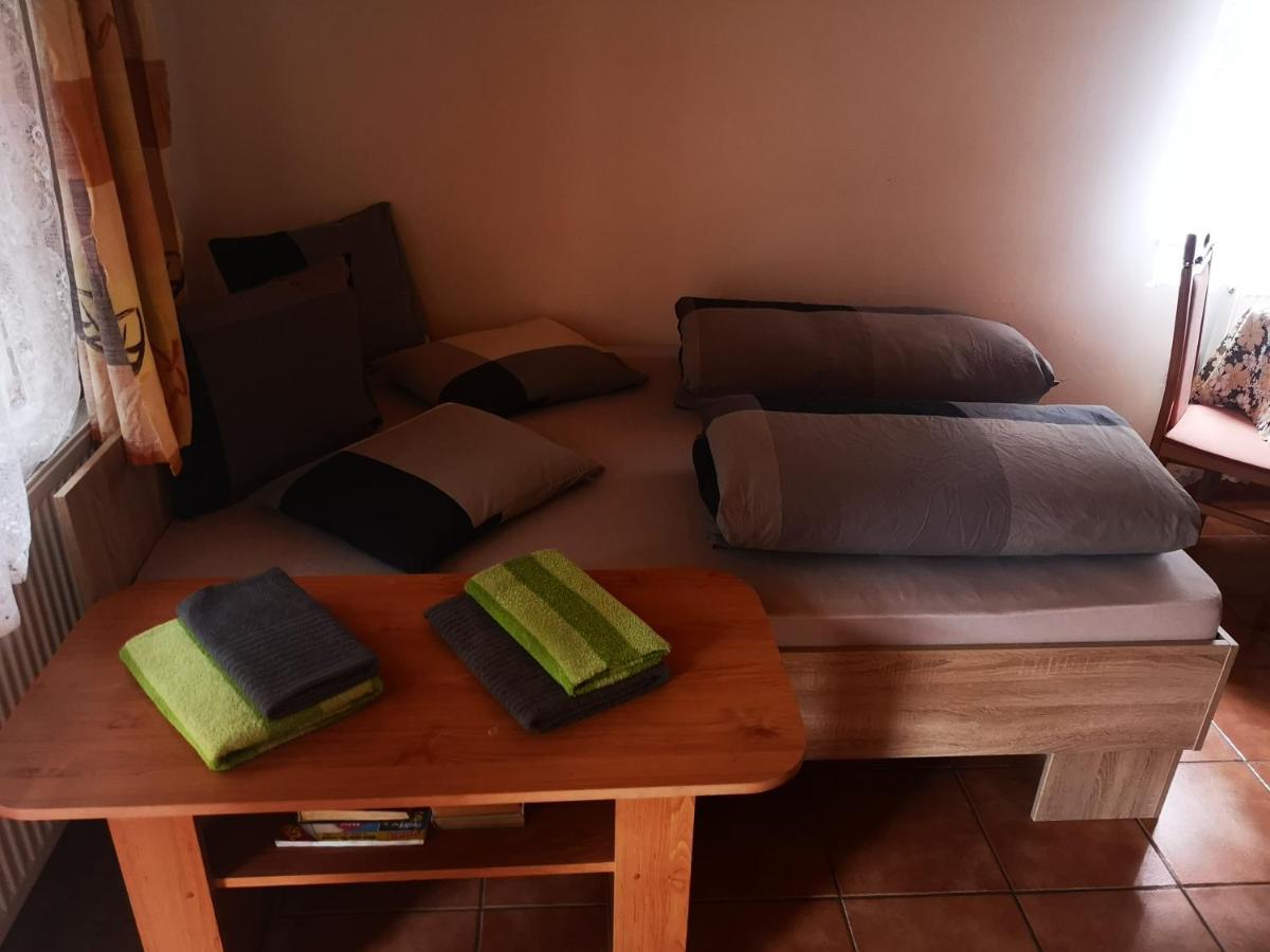 Green Apartments Lustenice エクステリア 写真
